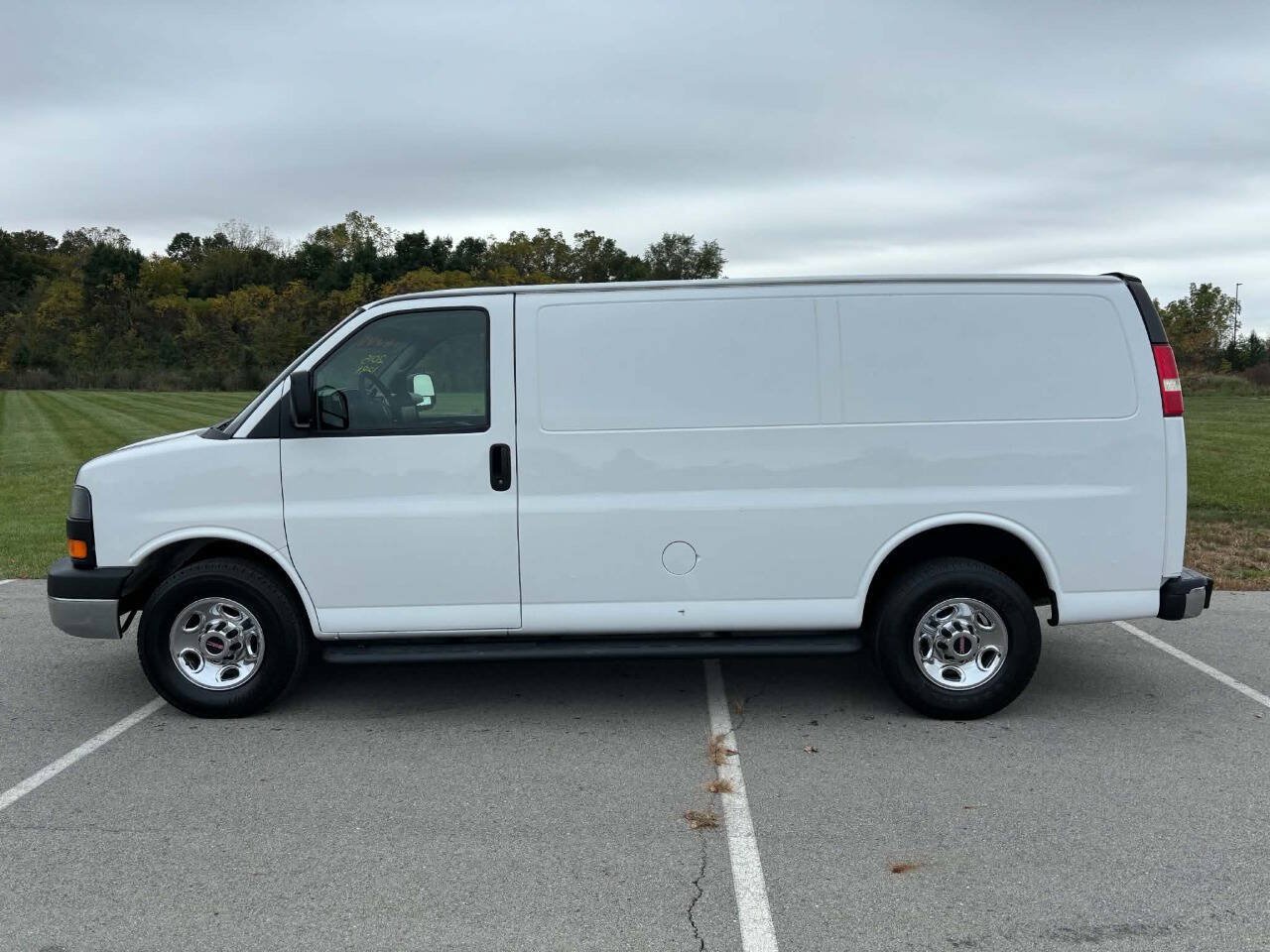 Used 2015 GMC Savana 2500 RWD image 4