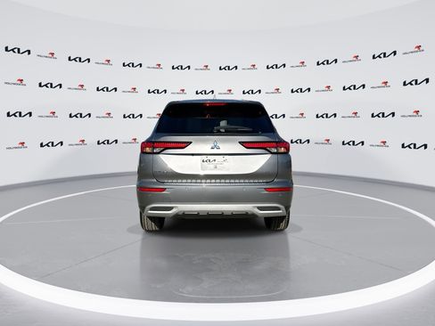 Used 2024 Mitsubishi Outlander SE Black Edition image 7