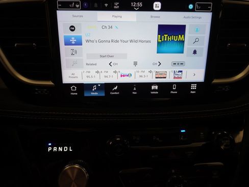 Used 2024 Chrysler Pacifica Select image 44