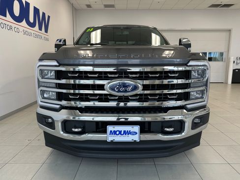 Used 2023 Ford F250 Lariat w/ Chrome Package image 3