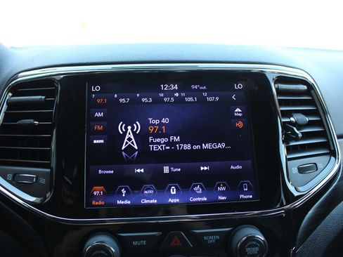 Used 2019 Jeep Grand Cherokee Altitude image 21