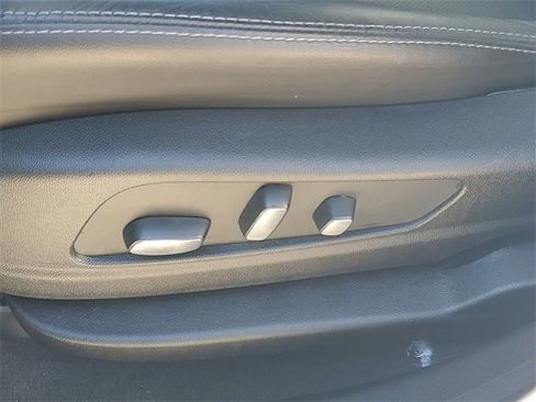 Used 2025 Cadillac XT5 Premium Luxury image 12