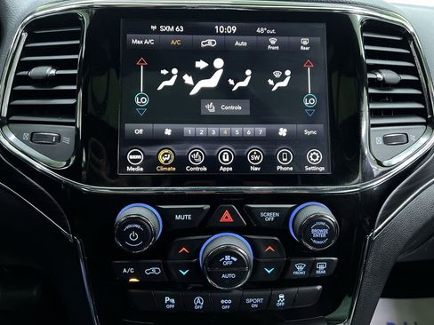 Used 2020 Jeep Grand Cherokee Limited AWD/4WD image 25