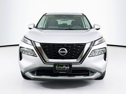 Used 2023 Nissan Rogue SV image 2