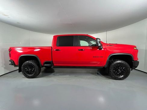 Used 2024 Chevrolet Silverado 2500 ZR2 w/ Technology Package AWD/4WD image 8