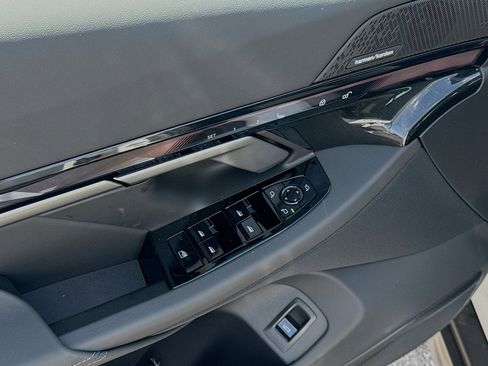 New 2026 BMW i5 eDrive40 image 22