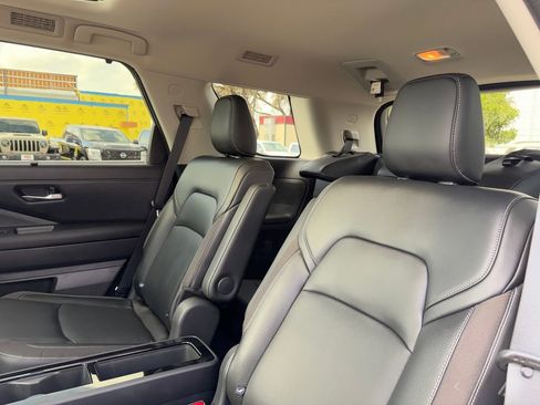 Used 2022 Nissan Pathfinder SL w/ SL Premium Package image 29