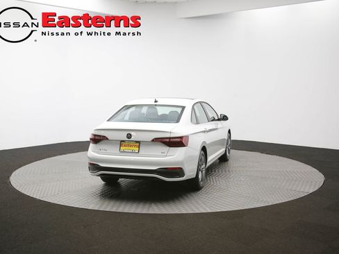 Used 2023 Volkswagen Jetta SE w/ Panoramic Sunroof Package image 37