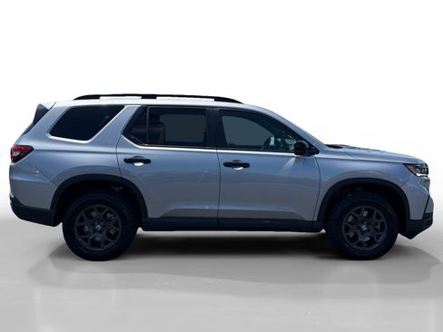 Certified 2025 Honda Pilot TrailSport image 6