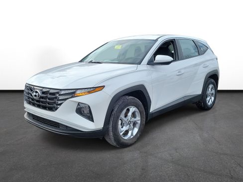 Used 2023 Hyundai Tucson SE image 2