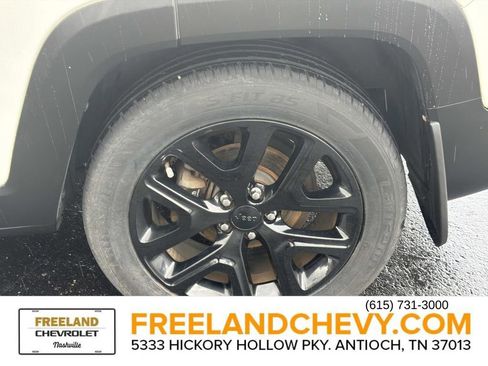 Used 2017 Jeep Renegade Altitude FWD image 11