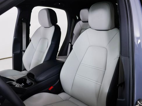 Used 2026 Porsche Cayenne S image 5