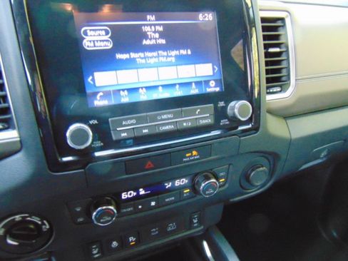 Used 2022 Nissan Frontier SV AWD/4WD image 5
