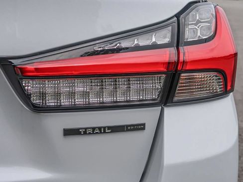 Used 2025 Mitsubishi Outlander Sport AWD image 12