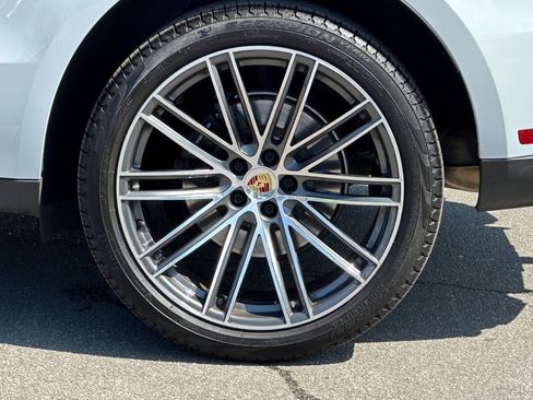 Used 2025 Porsche Macan image 44