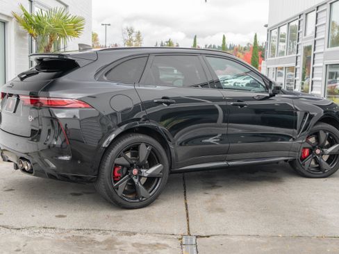 Used 2022 Jaguar F-PACE SVR image 7