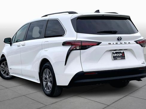 Used 2021 Toyota Sienna LE image 11