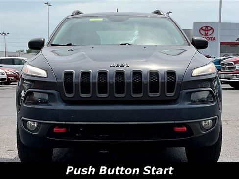 Used 2016 Jeep Cherokee Trailhawk w/ Comfort/Convenience Group AWD/4WD image 2