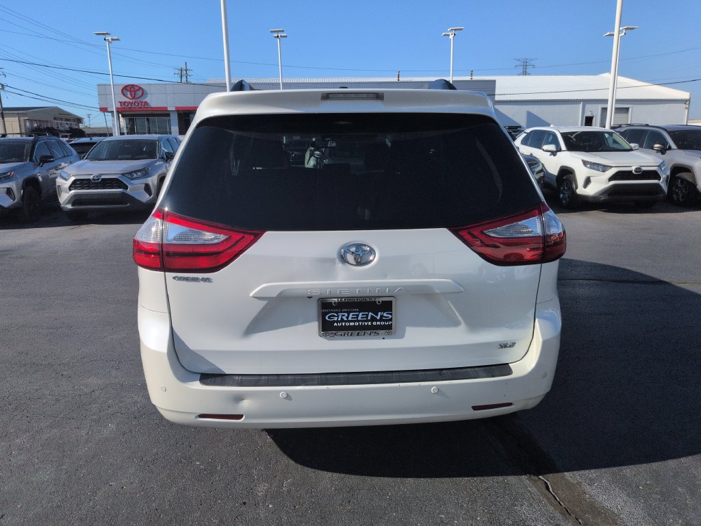 Used 2017 Toyota Sienna FWD image 4