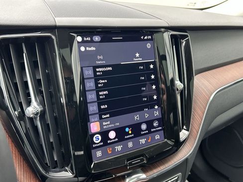 Certified 2023 Volvo XC60 B5 Plus w/ Climate Package image 20