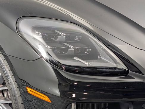 Certified 2025 Porsche Panamera image 15