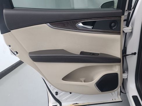 Used 2019 Lincoln Nautilus Reserve w/ Driver Assistance Package image 18