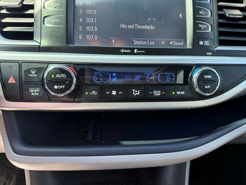 Used 2015 Toyota Highlander XLE AWD/4WD image 23