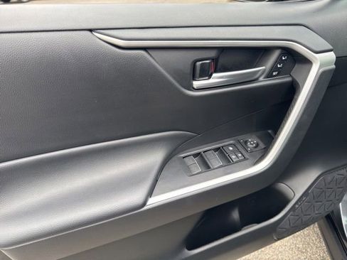 Used 2023 Toyota RAV4 XLE Premium AWD/4WD image 9