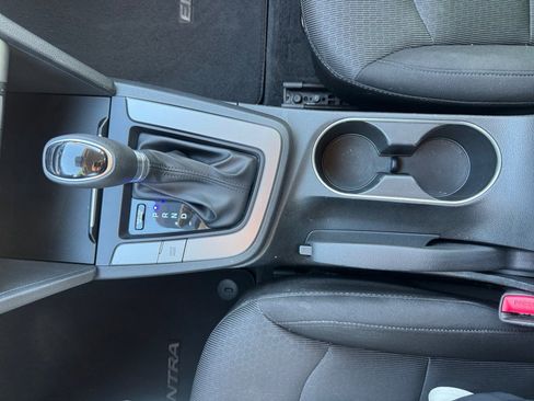 Used 2018 Hyundai Elantra SE w/ SE Connectivity Package 04 image 23