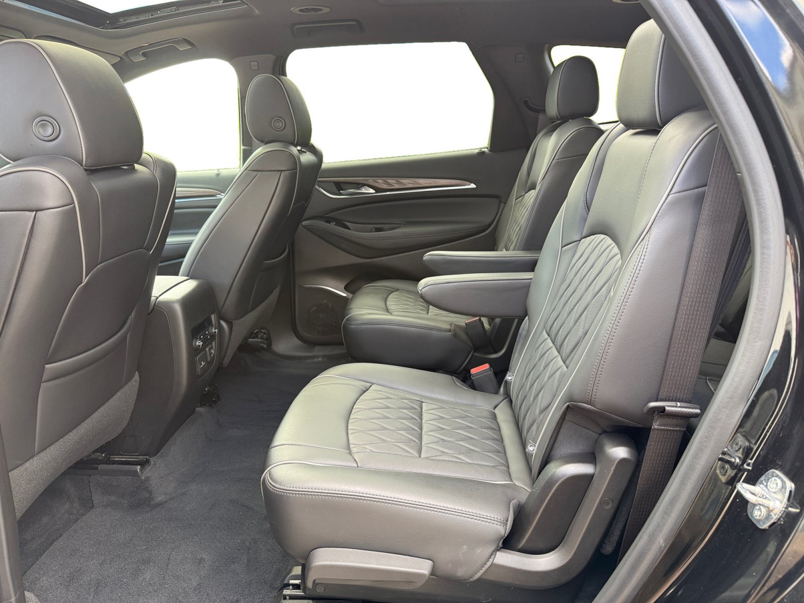 Used 2023 Buick Enclave Avenir AWD/4WD image 10