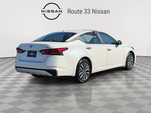 Used 2023 Nissan Altima 2.5 SV FWD image 3