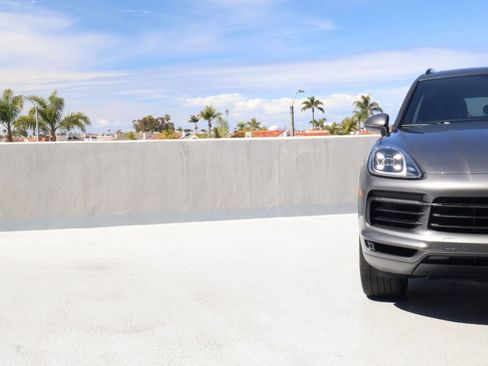 Certified 2023 Porsche Cayenne Platinum Edition AWD/4WD image 13