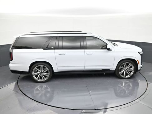 Certified 2026 Cadillac Escalade ESV Platinum Sport AWD/4WD image 17