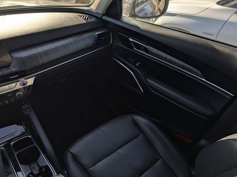 Certified 2024 Kia Telluride EX w/ EX Captain's Chair Package FWD image 19