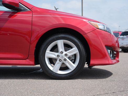 Used 2014 Toyota Camry SE FWD image 11