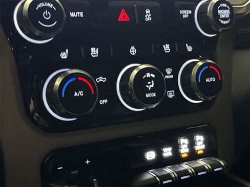 Used 2019 RAM 2500 Laramie w/ Black Appearance Package image 17