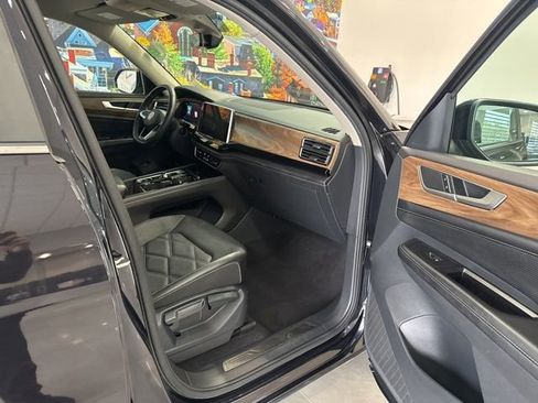 Used 2024 Volkswagen Atlas SE AWD/4WD image 49