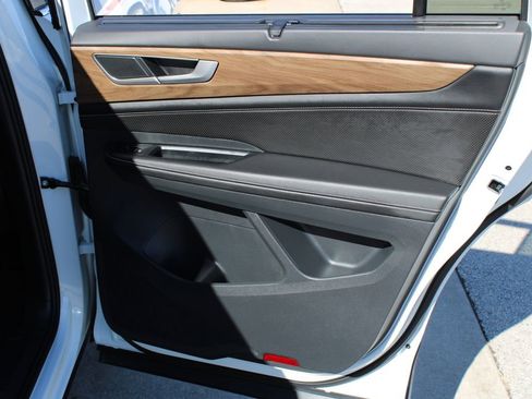 Certified 2024 Volkswagen Atlas SE image 25