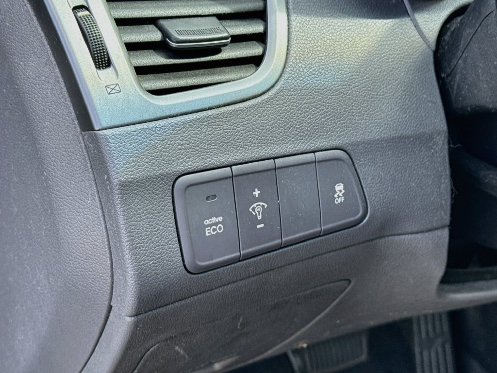 Used 2014 Hyundai Elantra SE FWD image 11