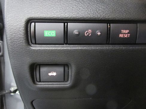 Used 2024 Nissan Sentra SV FWD image 29