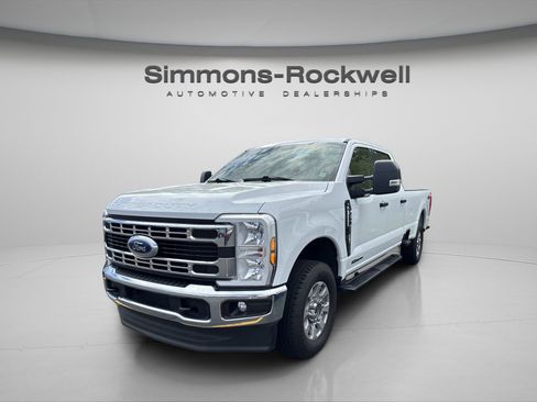 Used 2024 Ford F250 XLT AWD/4WD image 2