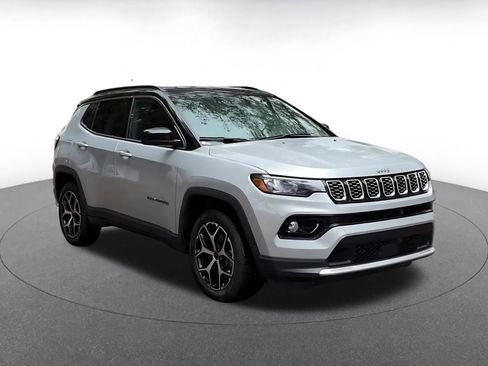 Used 2025 Jeep Compass Limited AWD/4WD image 3