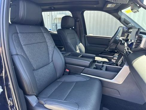 Used 2025 Toyota Tundra Limited AWD/4WD image 27