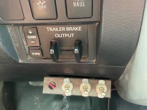 Used 2017 Toyota Tundra SR5 w/ SR5 Upgrade Package AWD/4WD image 13