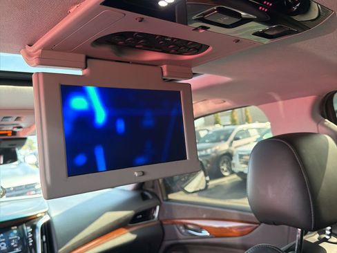 Used 2017 Cadillac Escalade Premium Luxury image 13