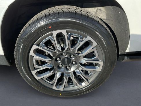 Used 2024 GMC Yukon XL Denali Ultimate w/ LPO, Floor Liner Package AWD/4WD image 14