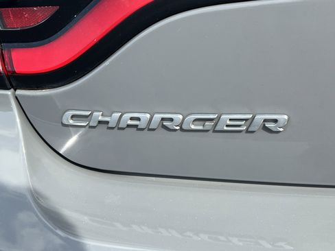 Used 2019 Dodge Charger SXT w/ Leather Interior Group RWD image 9