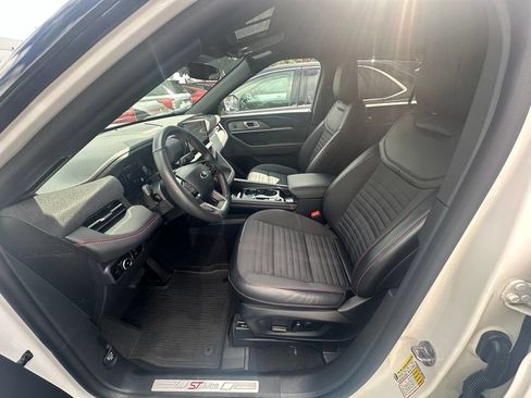 Used 2025 Ford Explorer ST-Line AWD/4WD image 9