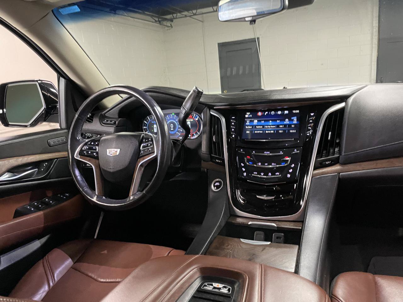 Used 2019 Cadillac Escalade Premium Luxury AWD/4WD image 28