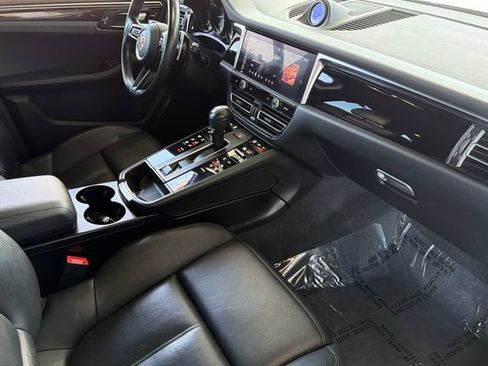Used 2024 Porsche Macan AWD/4WD image 19